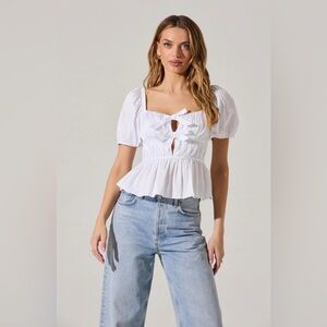 ASTR The‎ Label Women’s Bow Front Peplum Top Shirt Size Large White Short Sleeve